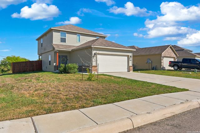 7535 HOMEWOOD LN, Elmendorf, TX 78112