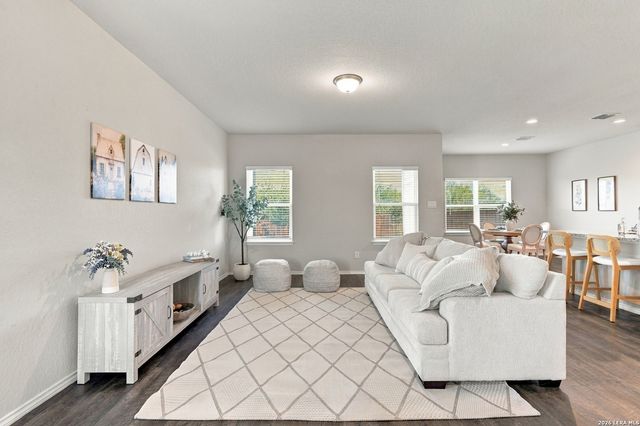 7535 HOMEWOOD LN, Elmendorf, TX 78112