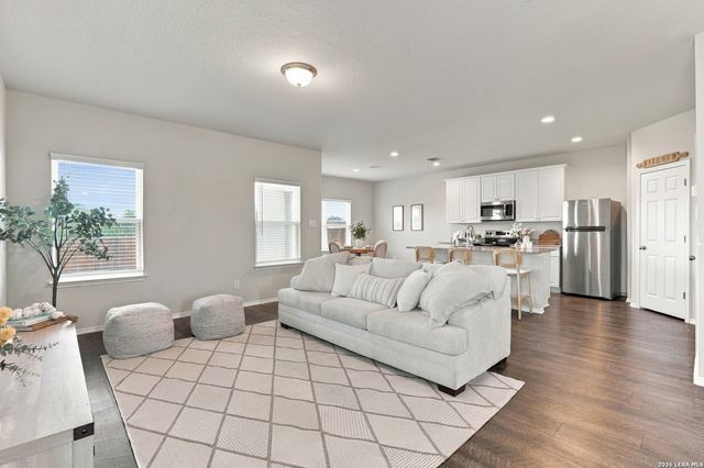 7535 HOMEWOOD LN, Elmendorf, TX 78112