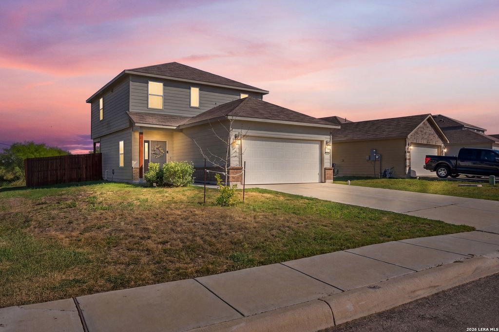 7535 HOMEWOOD LN, Elmendorf, TX 78112