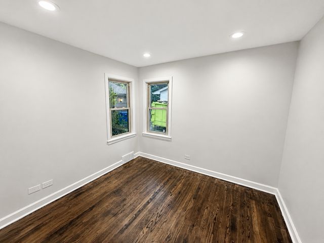 2130 Hawthorne Lane, Waukegan, IL 60087