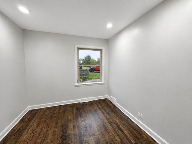 2130 Hawthorne Lane, Waukegan, IL 60087