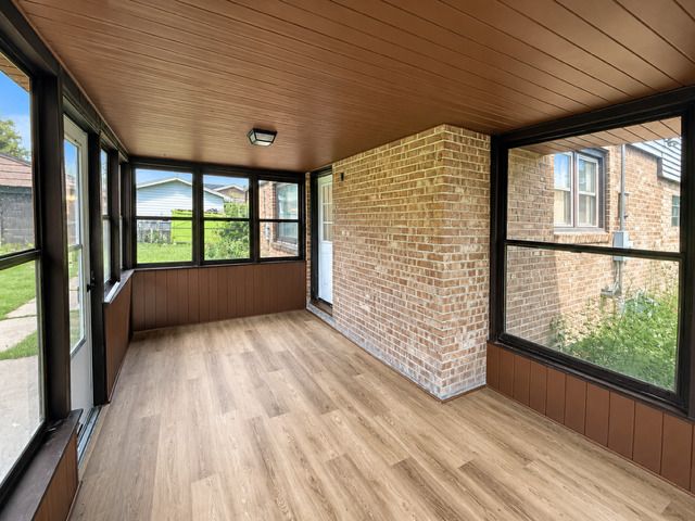 2130 Hawthorne Lane, Waukegan, IL 60087