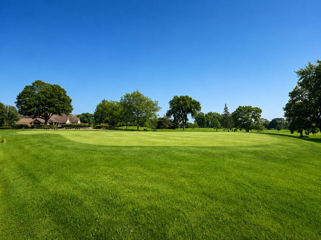 2130 Hawthorne Lane, Waukegan, IL 60087