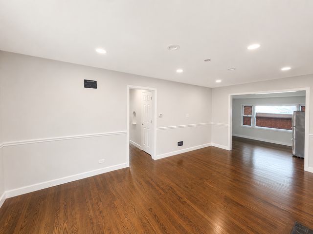 2130 Hawthorne Lane, Waukegan, IL 60087