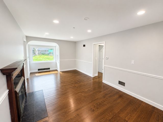 2130 Hawthorne Lane, Waukegan, IL 60087
