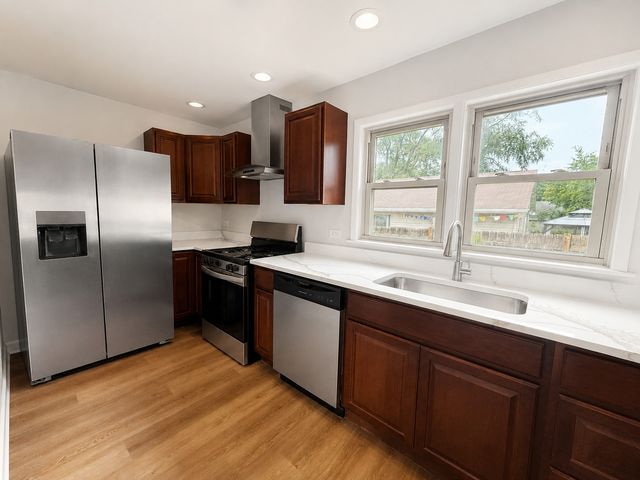 2130 Hawthorne Lane, Waukegan, IL 60087