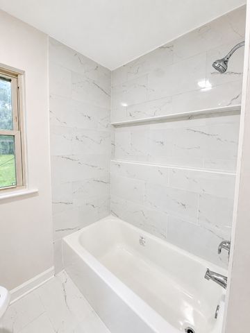 2130 Hawthorne Lane, Waukegan, IL 60087