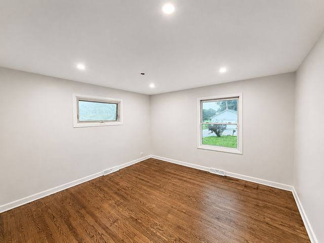 2130 Hawthorne Lane, Waukegan, IL 60087