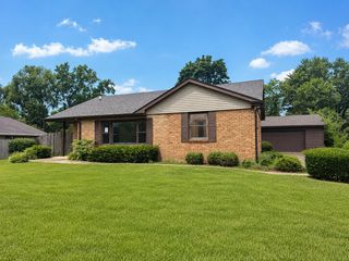 2130 Hawthorne Lane, Waukegan, IL 60087