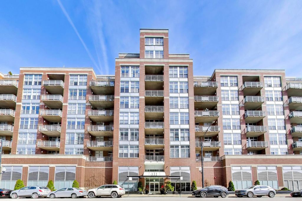 Image 1 of property listing at 111 S MORGAN Street 703, Chicago, IL 60607