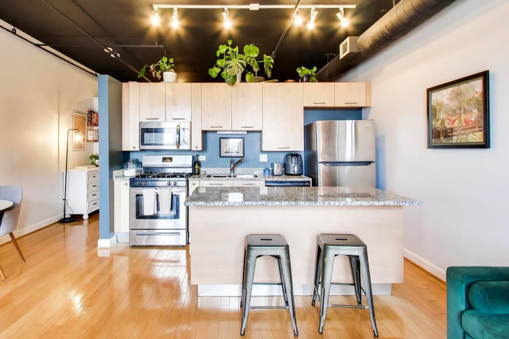 Image 13 of property listing at 111 S MORGAN Street 703, Chicago, IL 60607