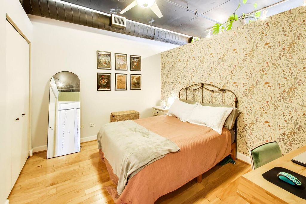 Image 15 of property listing at 111 S MORGAN Street 703, Chicago, IL 60607