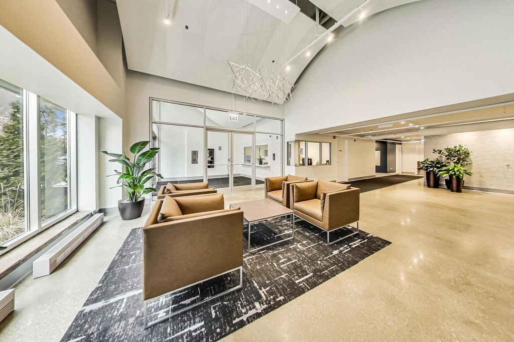 Image 4 of property listing at 111 S MORGAN Street 703, Chicago, IL 60607