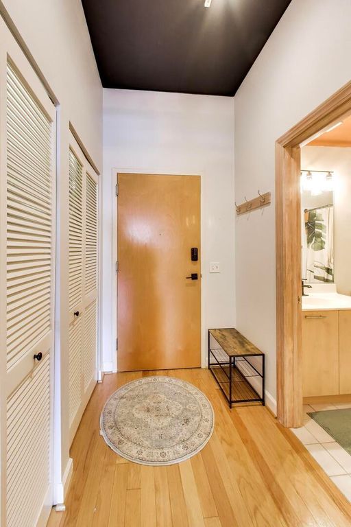 Image 7 of property listing at 111 S MORGAN Street 703, Chicago, IL 60607