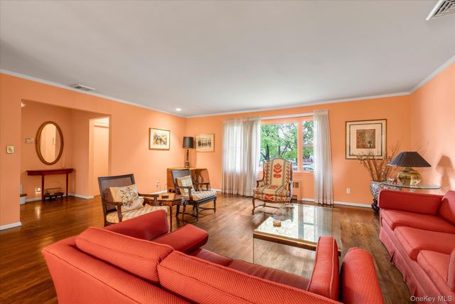 197 Birch Drive, Manhasset Hills, NY 11040