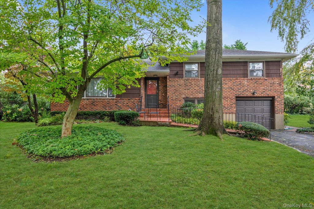 197 Birch Drive, Manhasset Hills, NY 11040