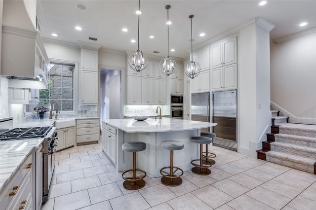 6442 Lakehurst Avenue, Dallas, TX 75230