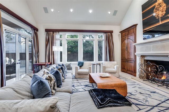 6442 Lakehurst Avenue, Dallas, TX 75230