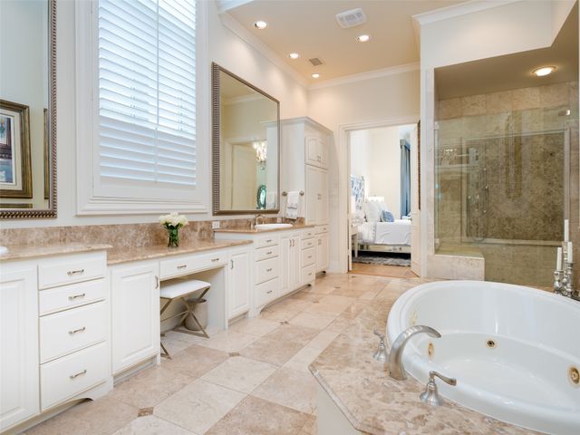 6442 Lakehurst Avenue, Dallas, TX 75230