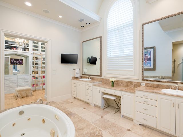 6442 Lakehurst Avenue, Dallas, TX 75230