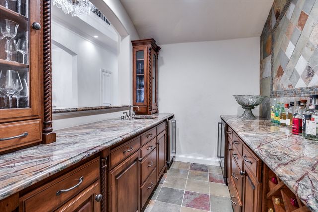 6442 Lakehurst Avenue, Dallas, TX 75230