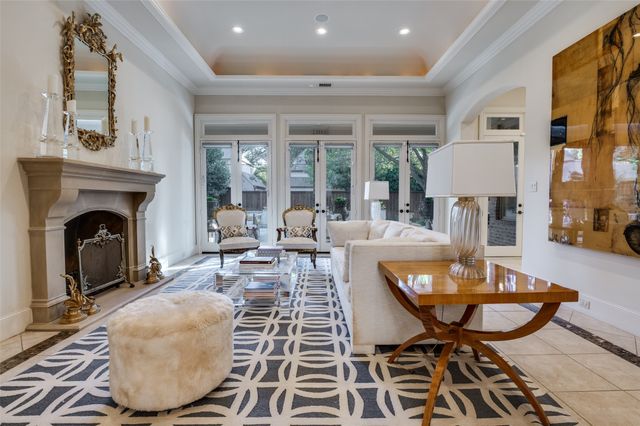 6442 Lakehurst Avenue, Dallas, TX 75230