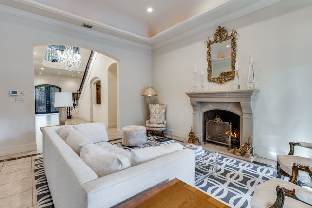 6442 Lakehurst Avenue, Dallas, TX 75230