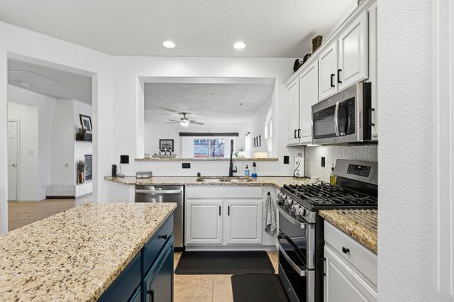 229 Paseo Vista Loop NE, Rio Rancho, NM 87124