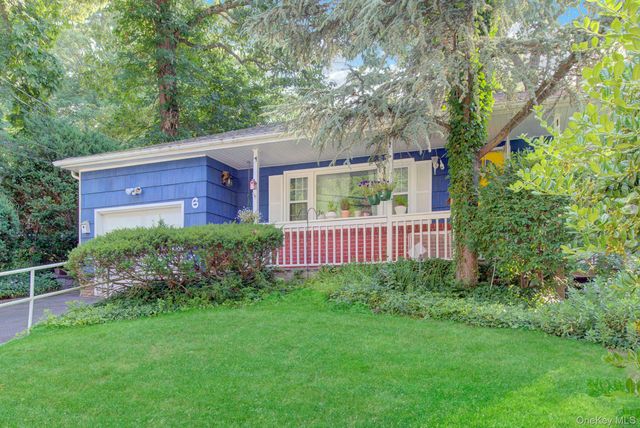 6 Hilton Court, Huntington, NY 11743