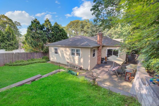6 Hilton Court, Huntington, NY 11743