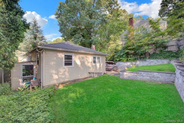 6 Hilton Court, Huntington, NY 11743