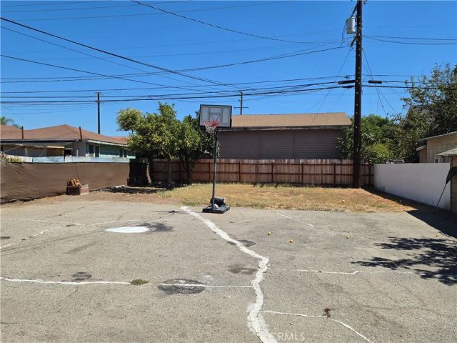 1176 N Park Avenue, Pomona, CA 91768