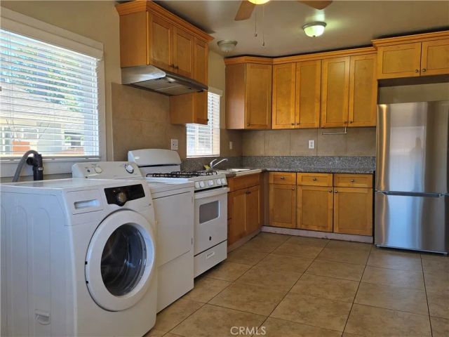 1176 N Park Avenue, Pomona, CA 91768