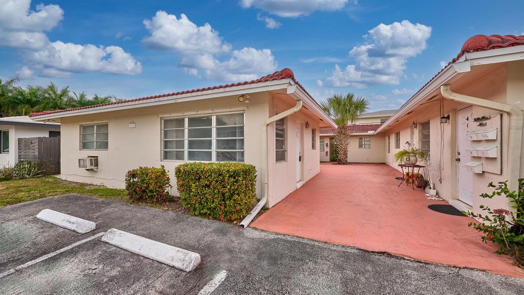1140 NE 24 Avenue 1-4, Pompano Beach, FL 33062