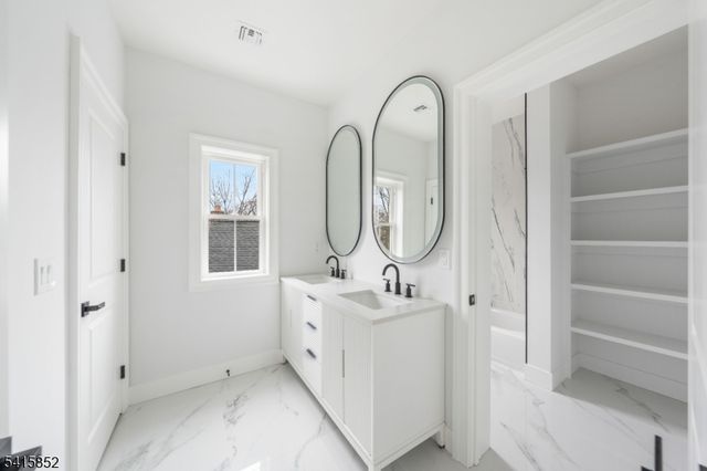 302 West Ln, Clark Twp., NJ 07066