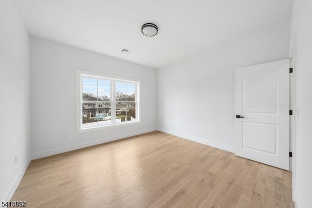 302 West Ln, Clark Twp., NJ 07066