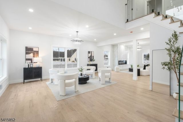 302 West Ln, Clark Twp., NJ 07066