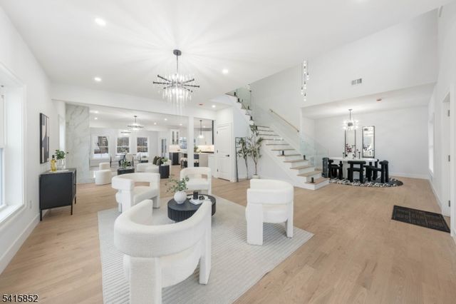 302 West Ln, Clark Twp., NJ 07066