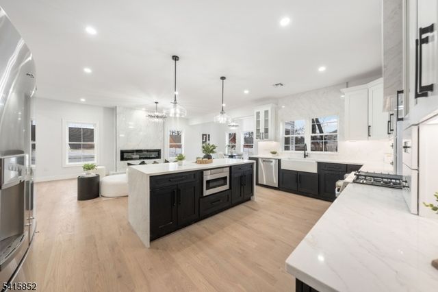 302 West Ln, Clark Twp., NJ 07066