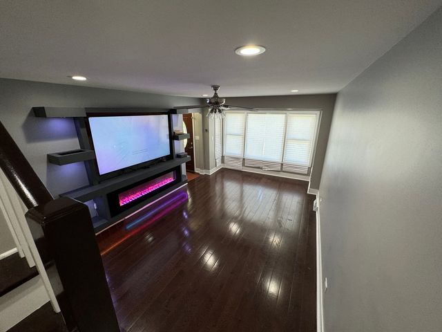7772 Lawler Avenue, Burbank, IL 60459