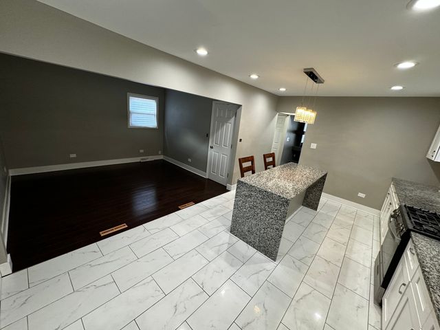 7772 Lawler Avenue, Burbank, IL 60459