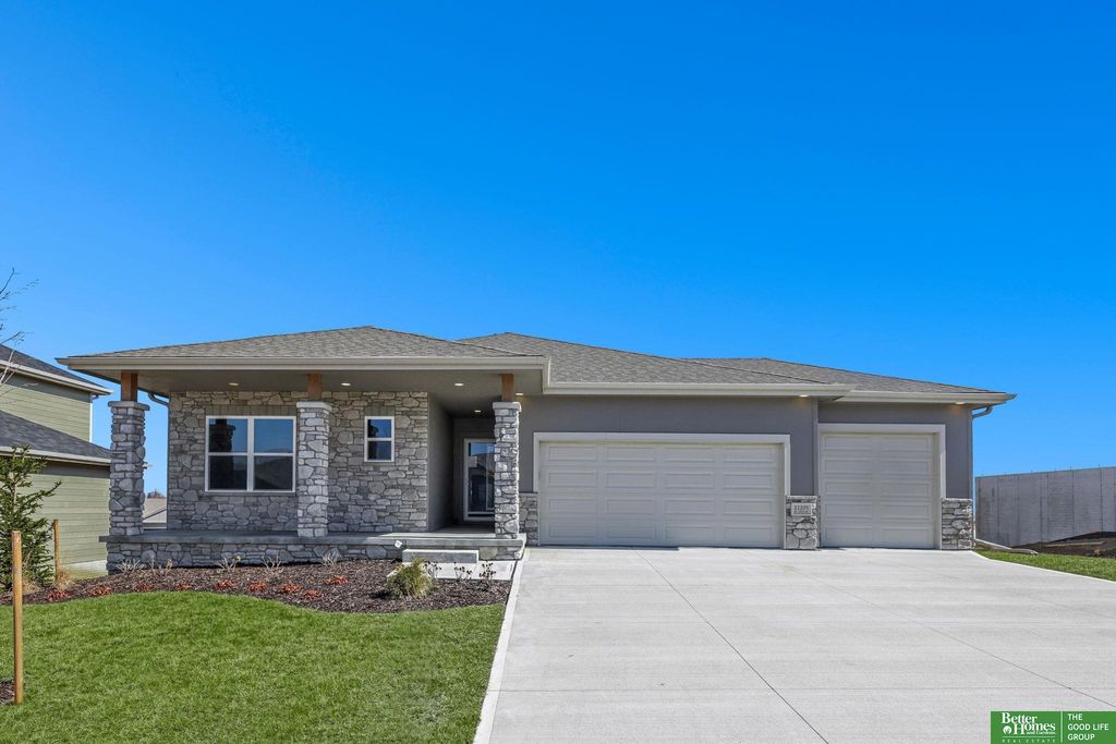 11105 N 161 Street, Bennington, NE 68007