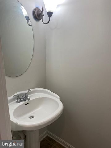 12116 STALLION CT, Woodbridge, VA 22192