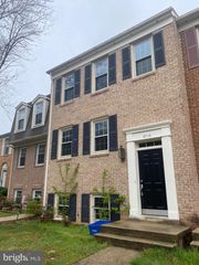 12116 STALLION CT, Woodbridge, VA 22192