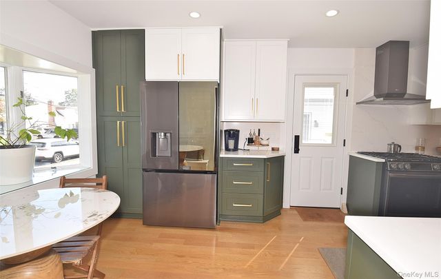57 Scarcliffe Drive, Malverne, NY 11565