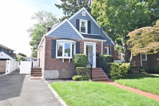 57 Scarcliffe Drive, Malverne, NY 11565