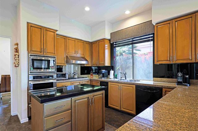 413 White Horse Trail, Palm Desert, CA 92211