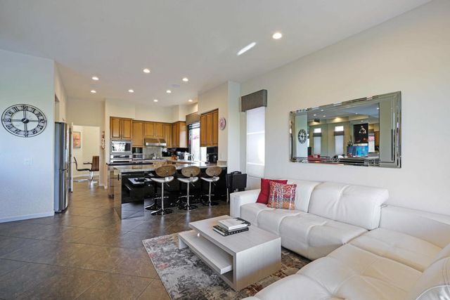 413 White Horse Trail, Palm Desert, CA 92211