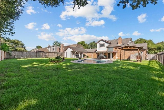1016 Glenshannon Avenue, Friendswood, TX 77546